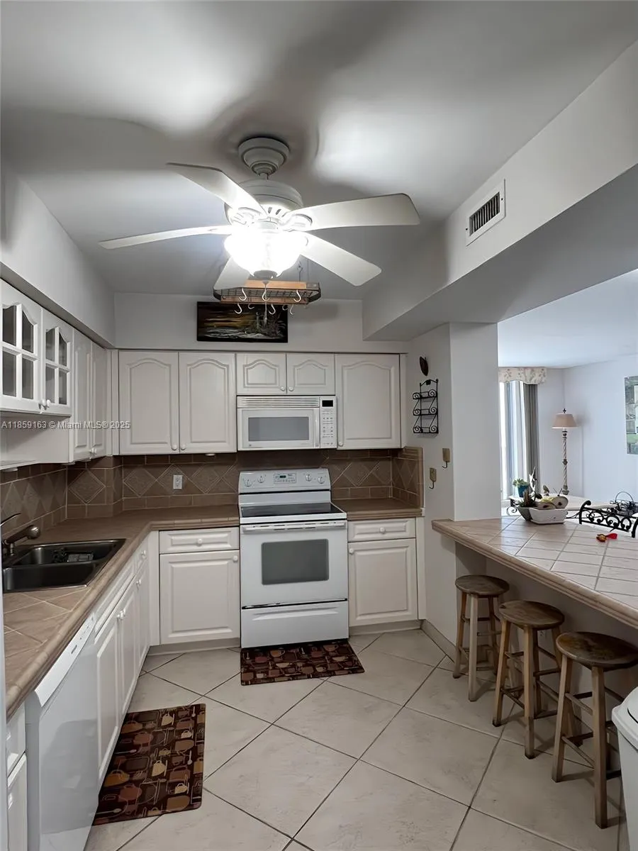 5825 Collins Ave, #7K