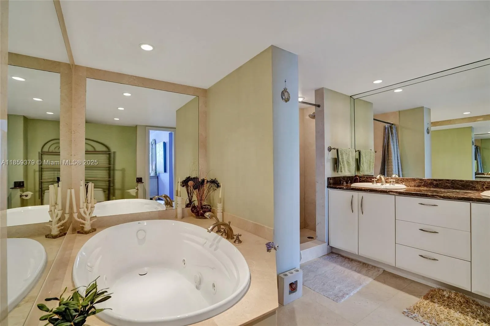 1833 S Ocean Dr, #1402