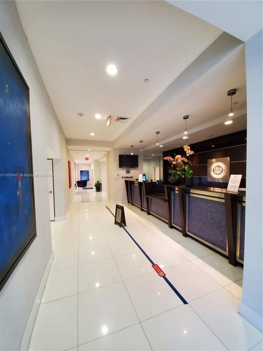 1800 N Bayshore Dr, #3704