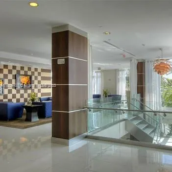1800 N Bayshore Dr, #3704
