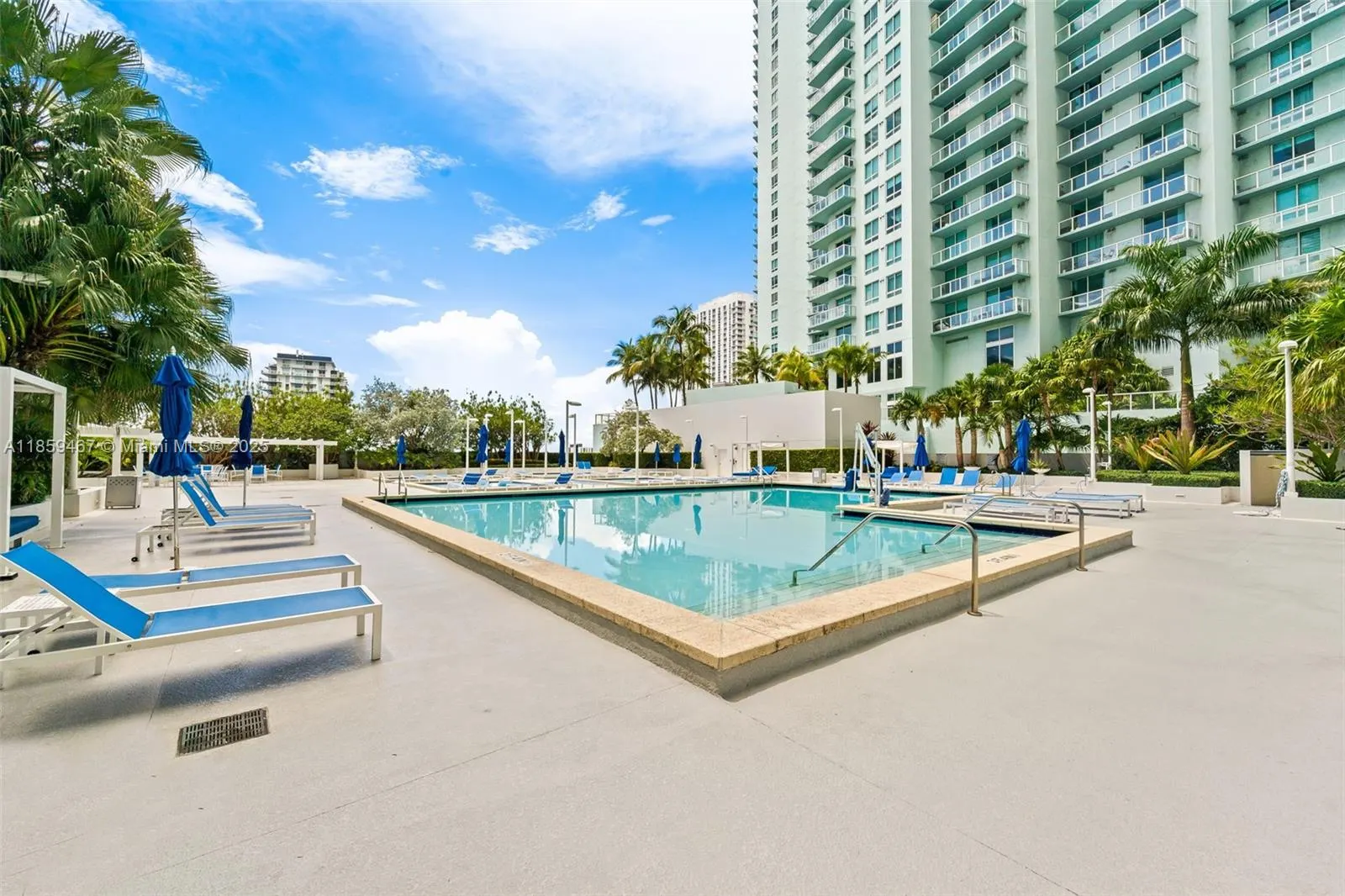1800 N Bayshore Dr, #3704