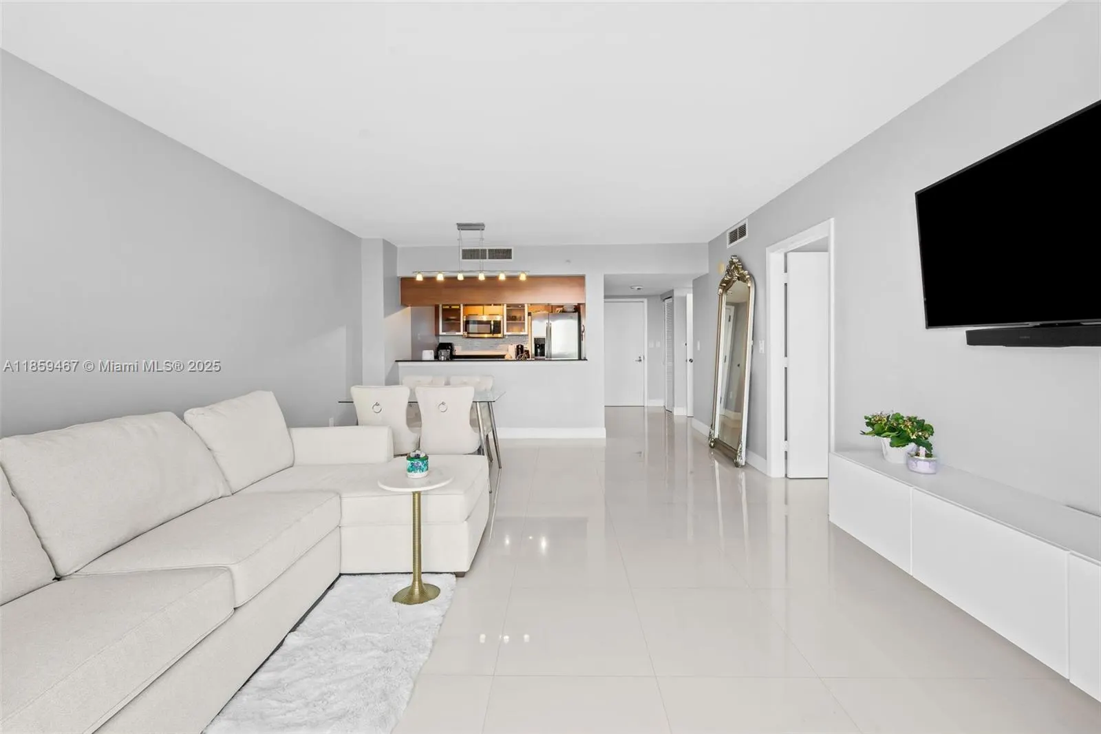 1800 N Bayshore Dr, #3704