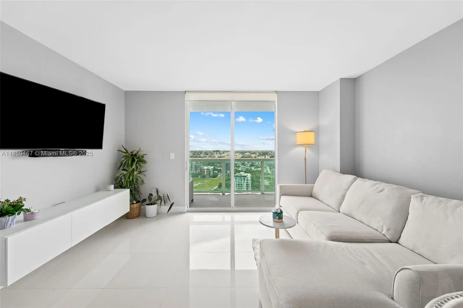 1800 N Bayshore Dr, #3704