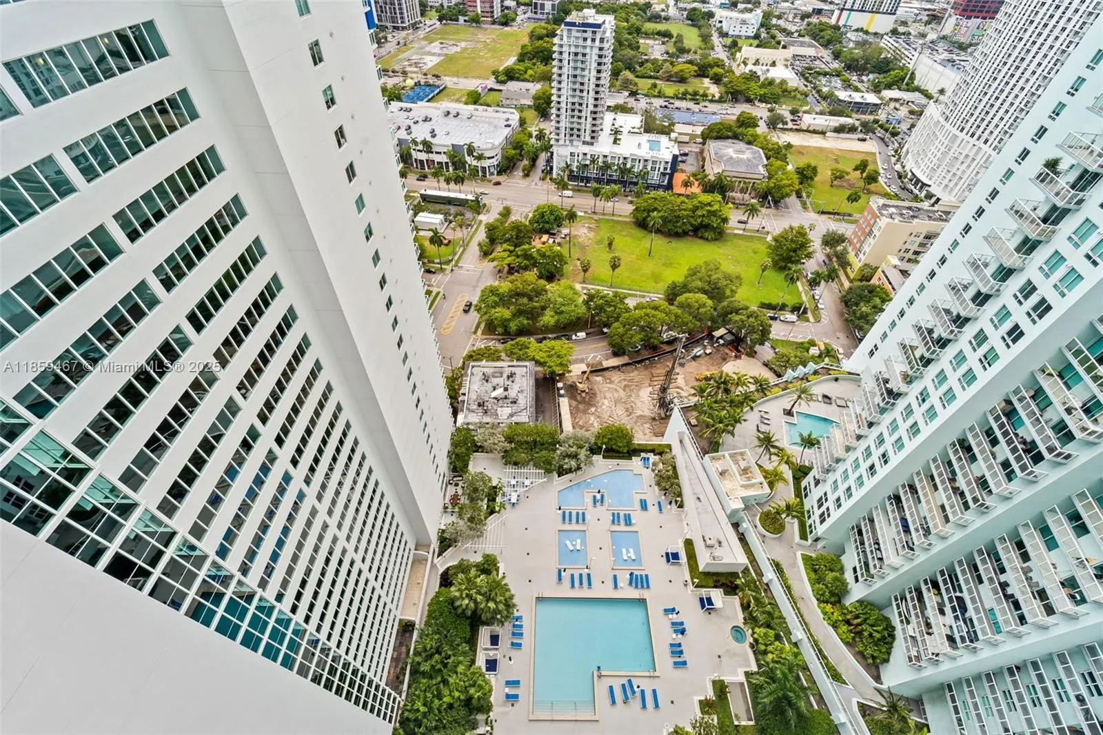 1800 N Bayshore Dr, #3704