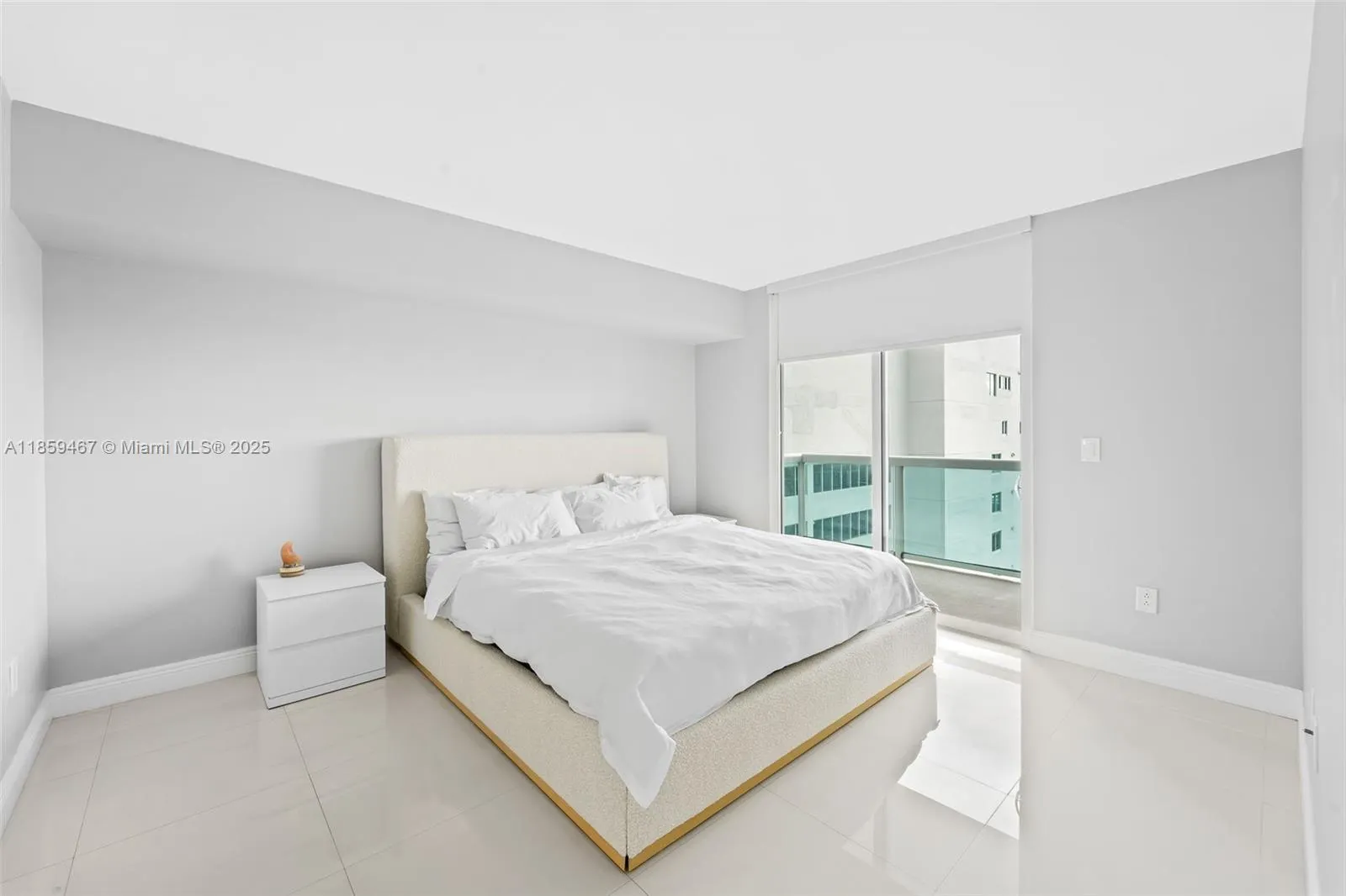 1800 N Bayshore Dr, #3704