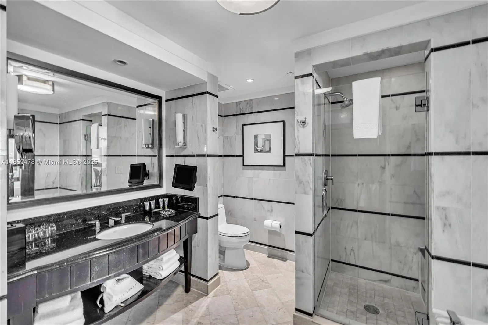 4391 Collins Ave, #1706-1707