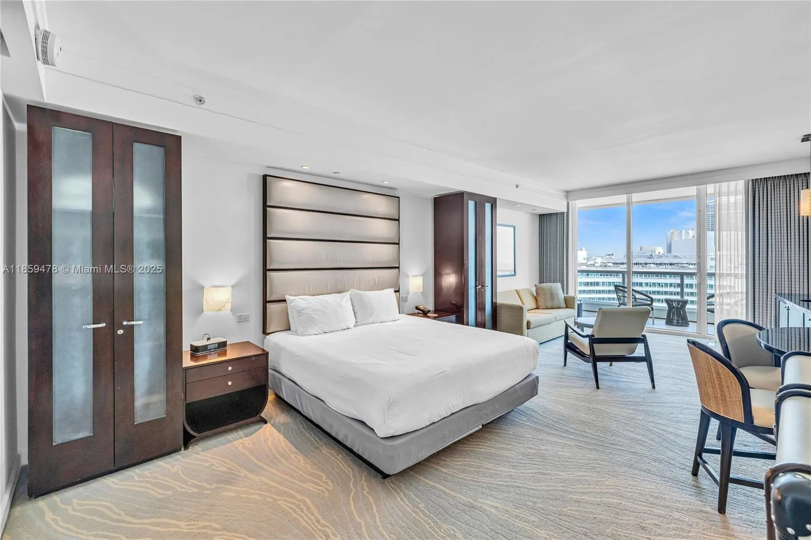4391 Collins Ave, #1706-1707