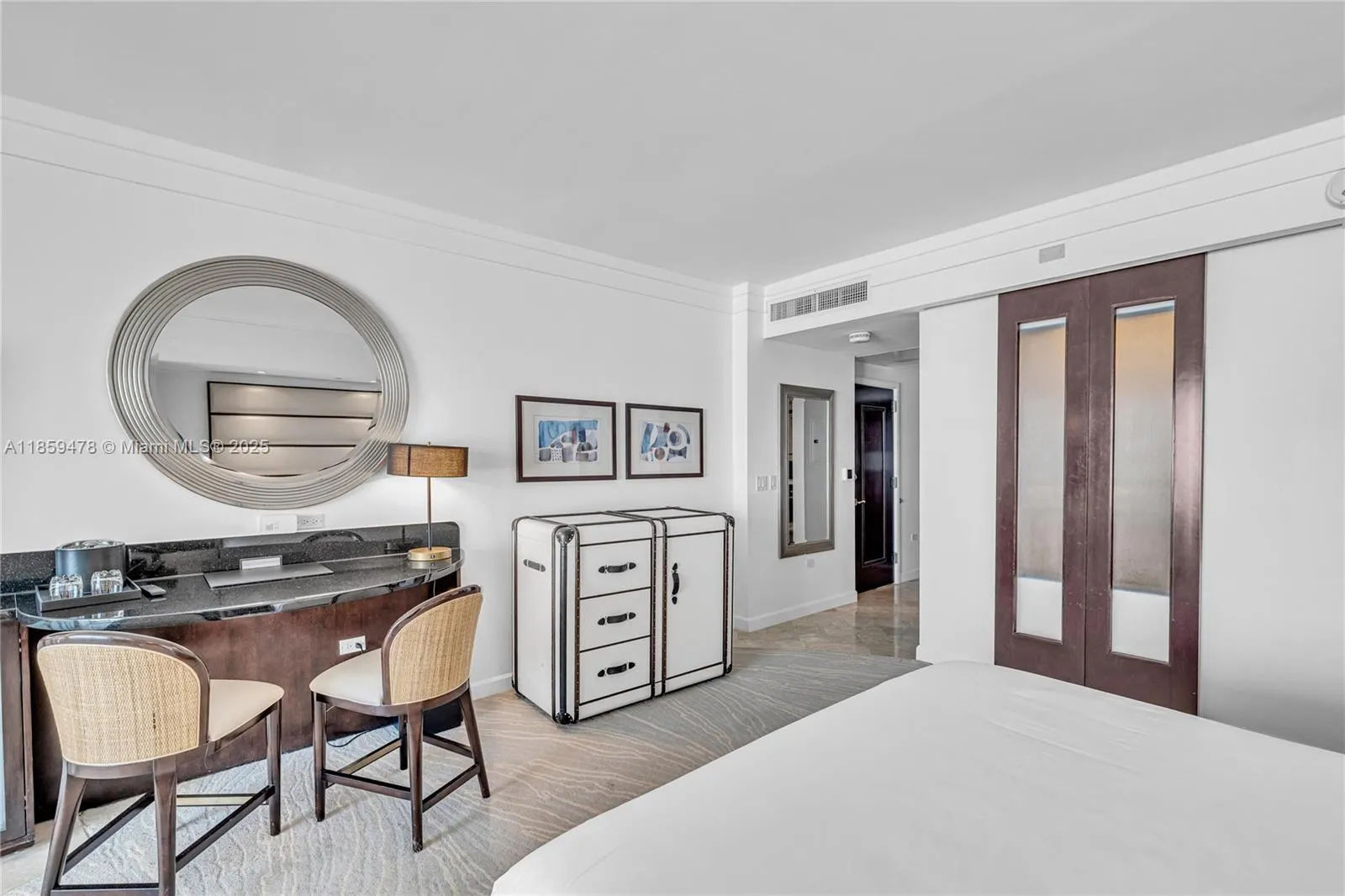 4391 Collins Ave, #1706-1707