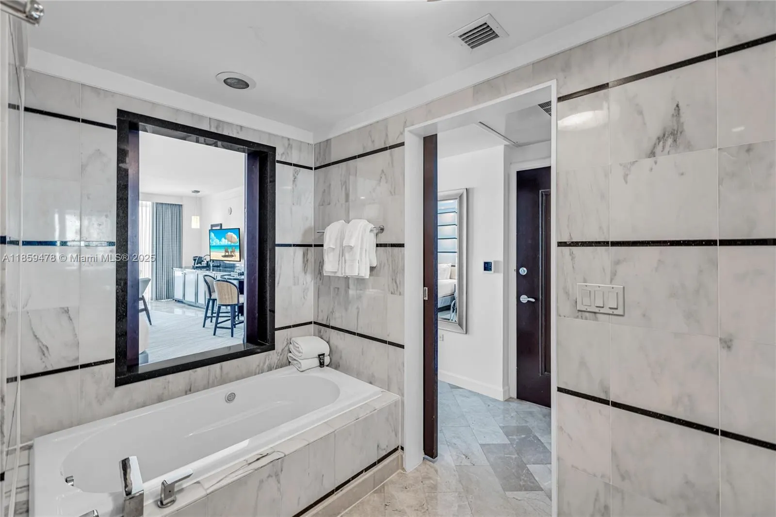 4391 Collins Ave, #1706-1707
