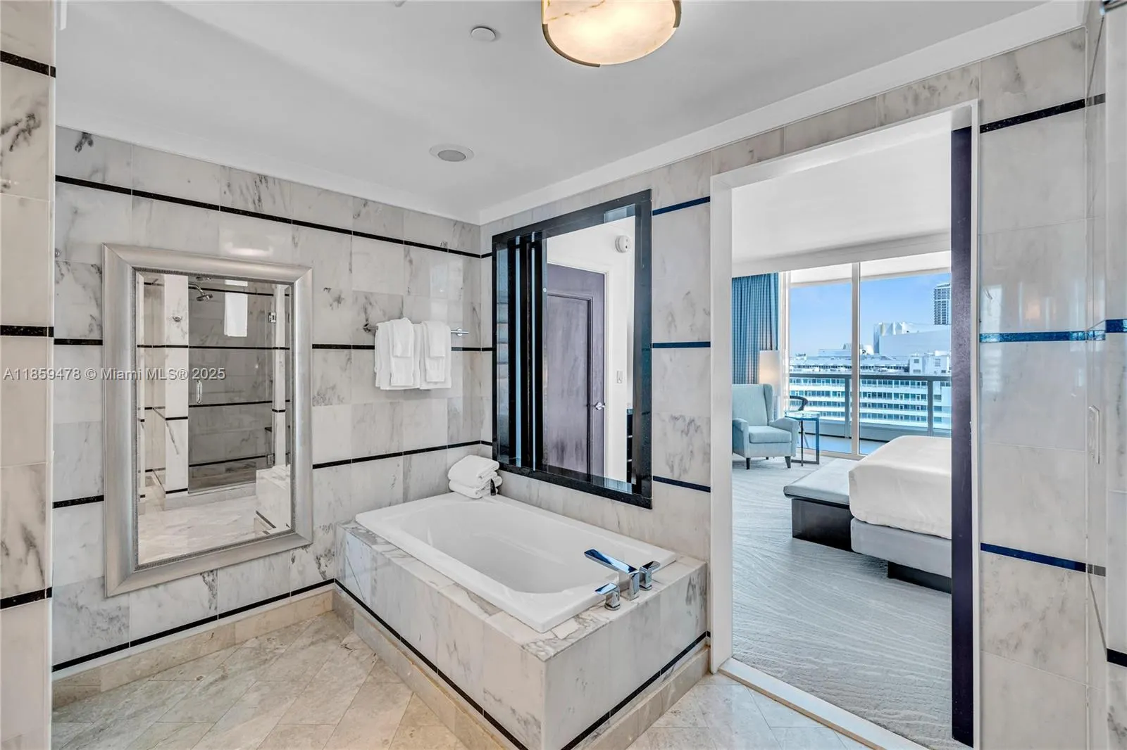 4391 Collins Ave, #1706-1707