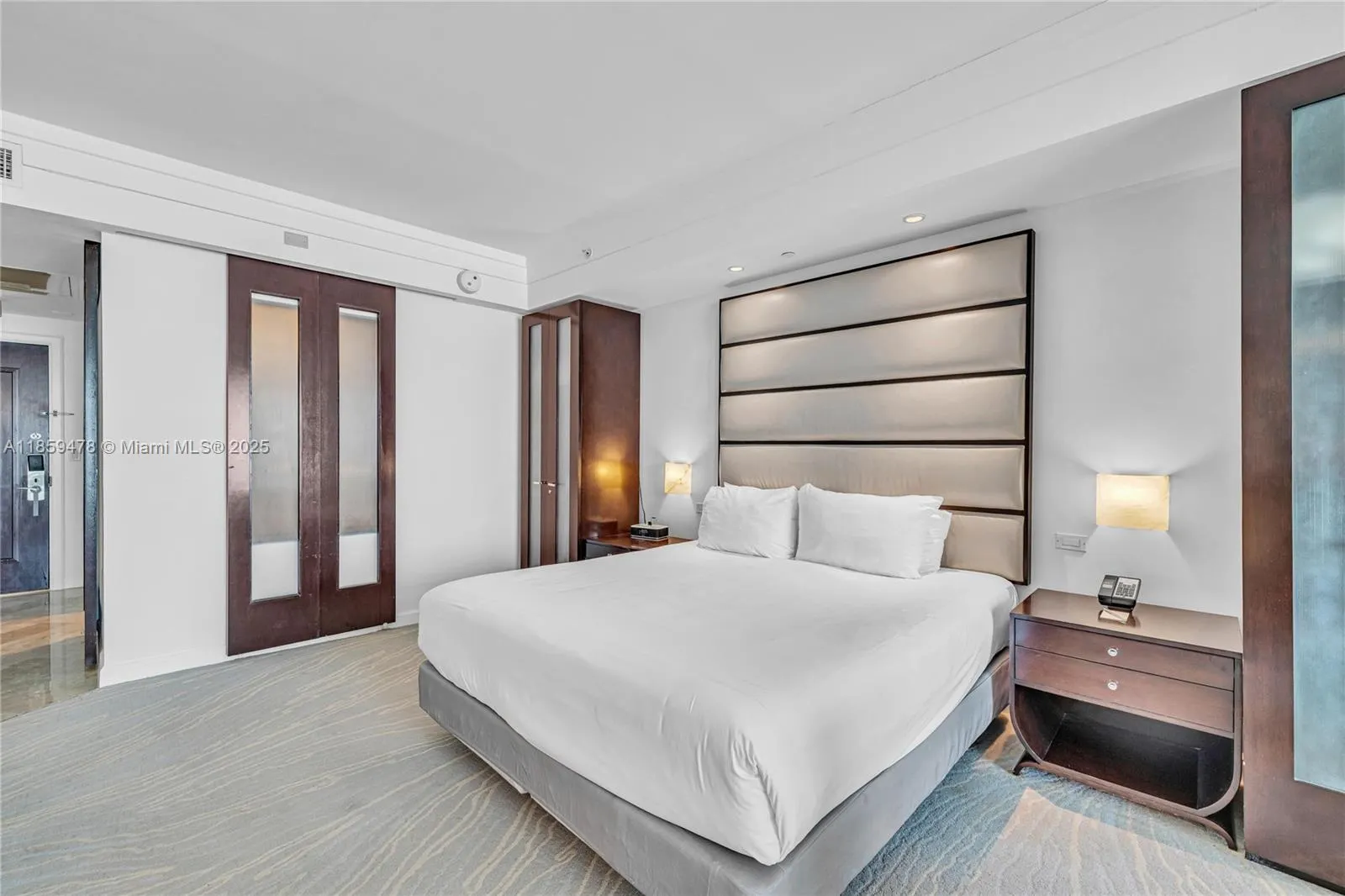 4391 Collins Ave, #1706-1707