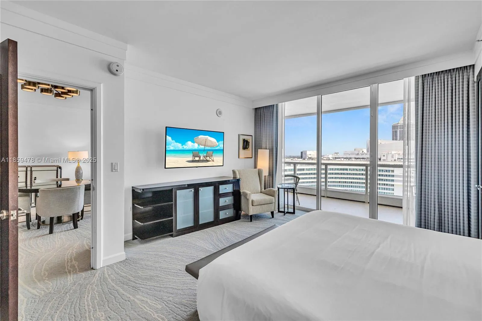 4391 Collins Ave, #1706-1707