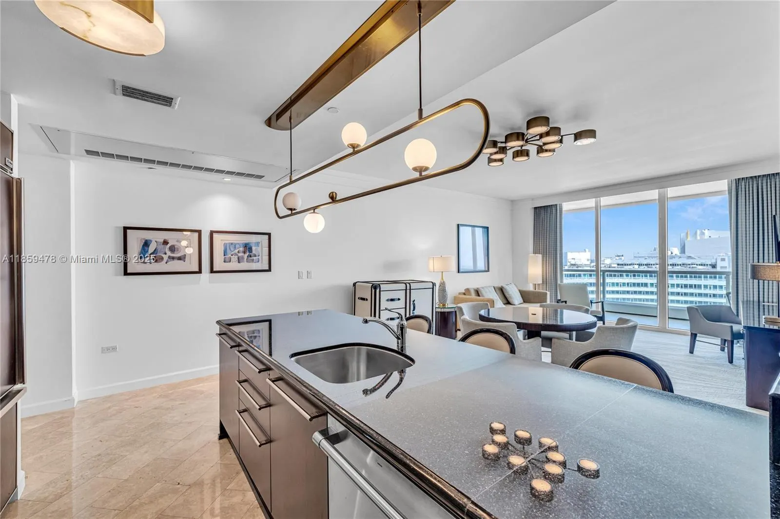 4391 Collins Ave, #1706-1707
