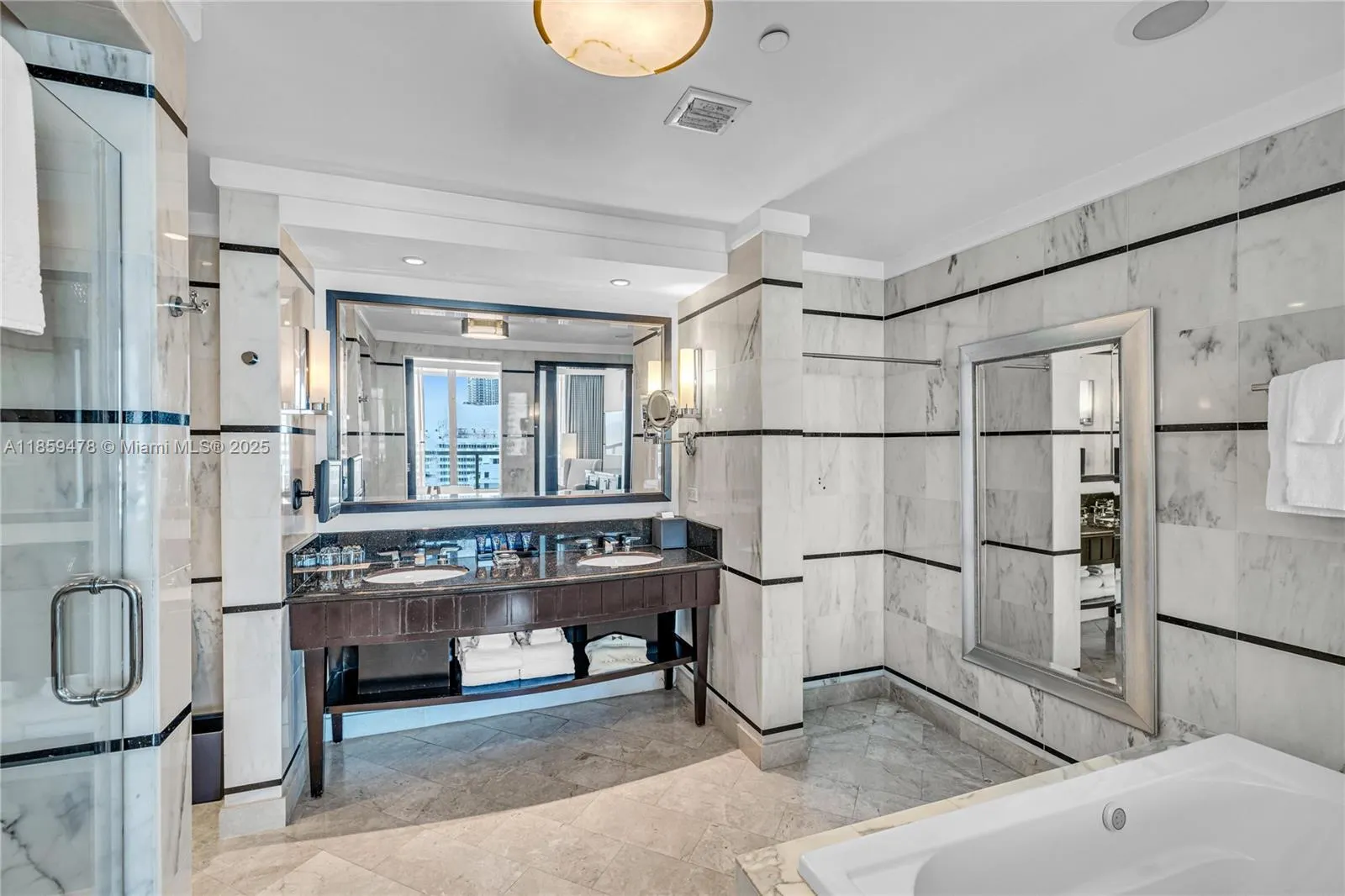 4391 Collins Ave, #1706-1707