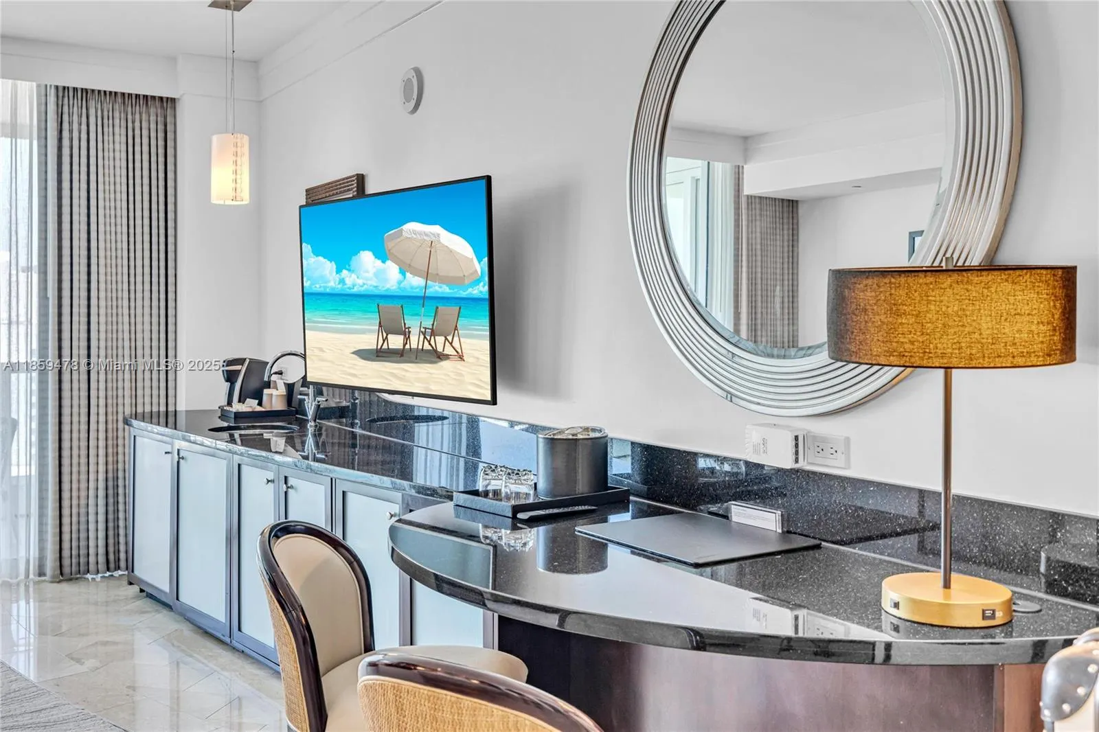 4391 Collins Ave, #1706-1707
