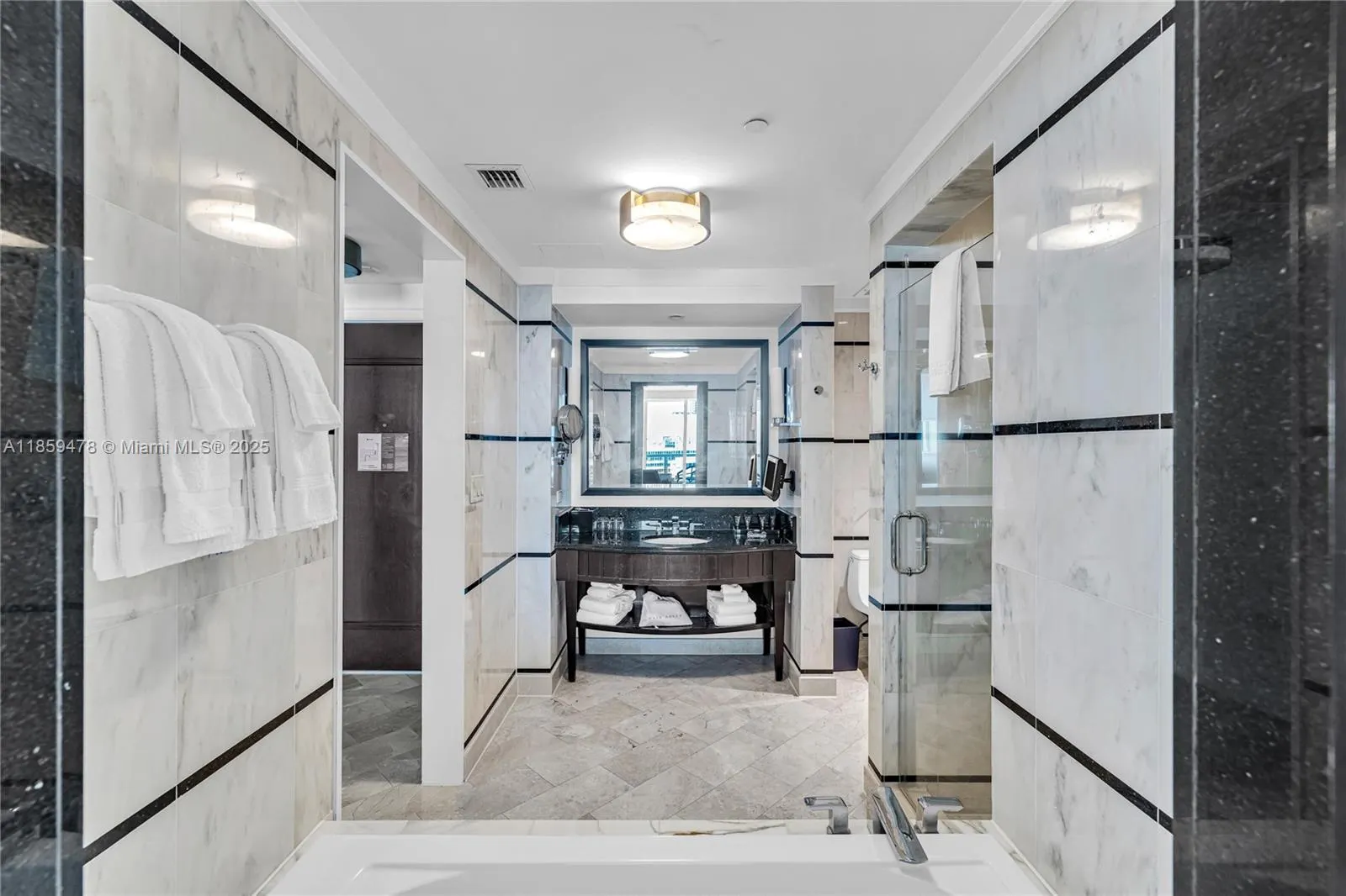 4391 Collins Ave, #1706-1707