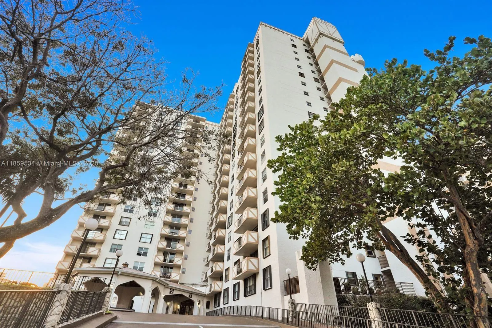 1865 S Ocean Dr, #11J