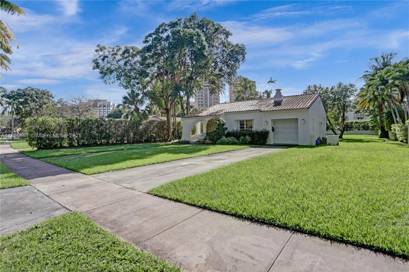 2214 Segovia Cir