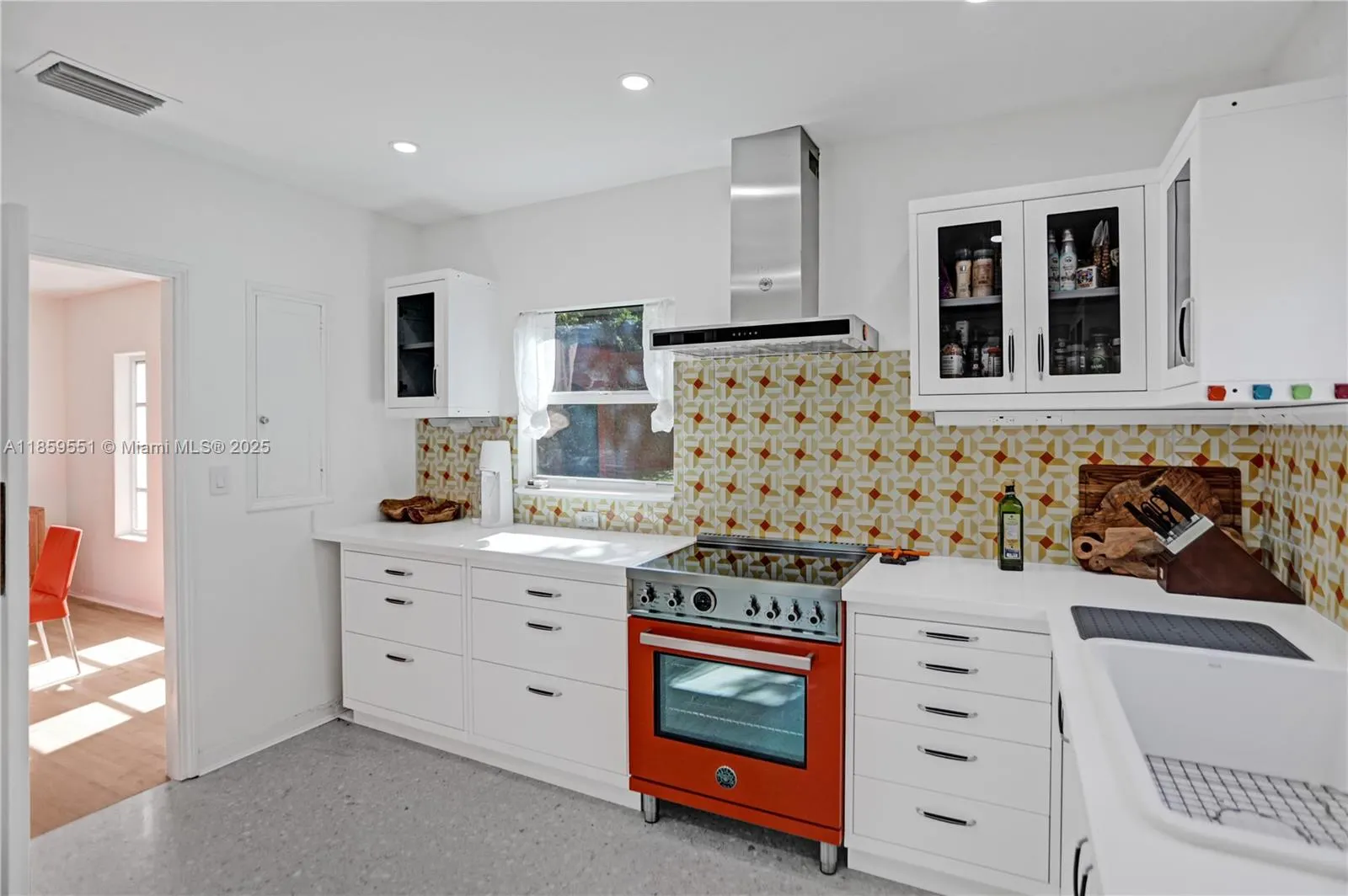 2214 Segovia Cir