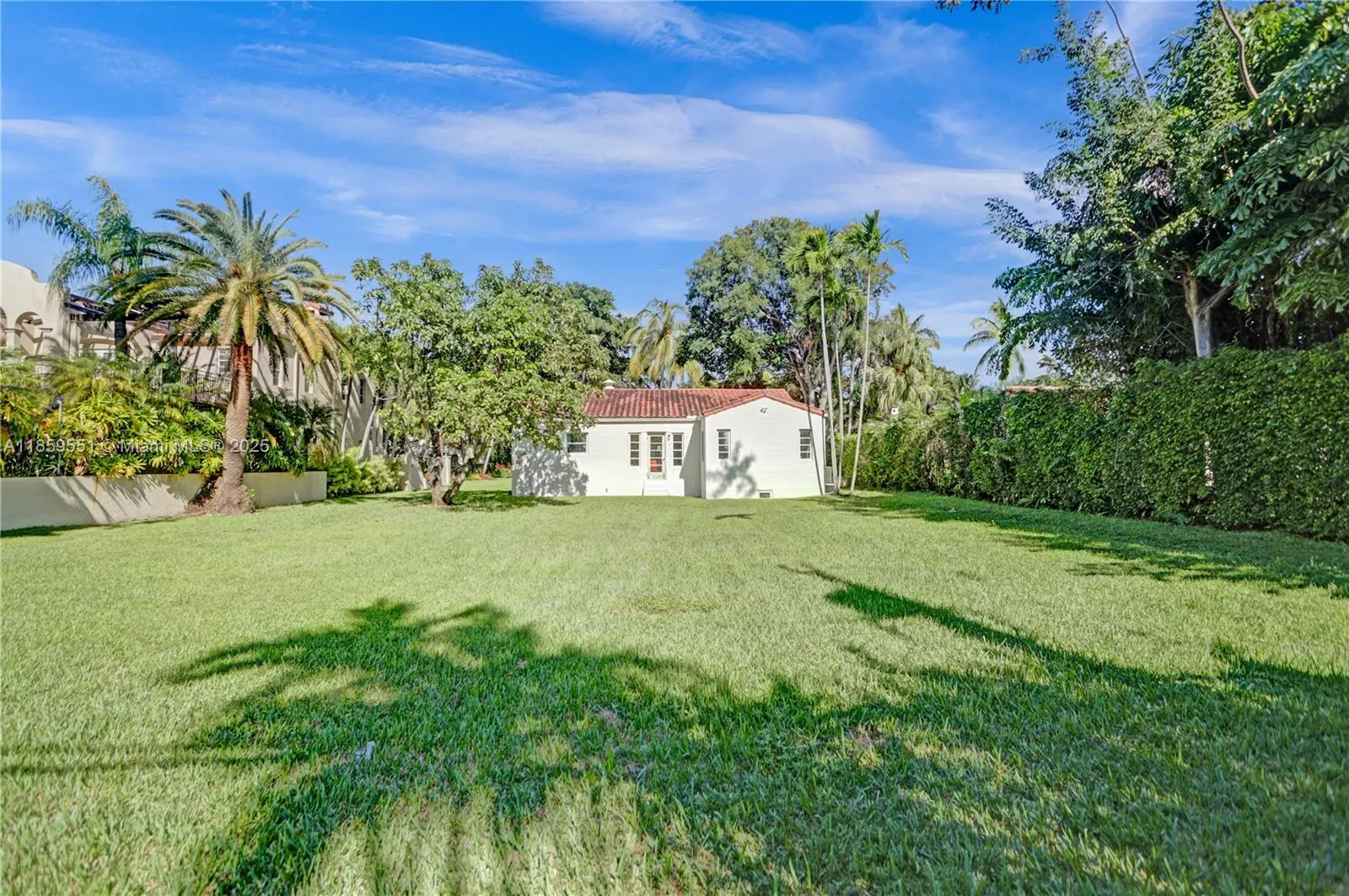 2214 Segovia Cir