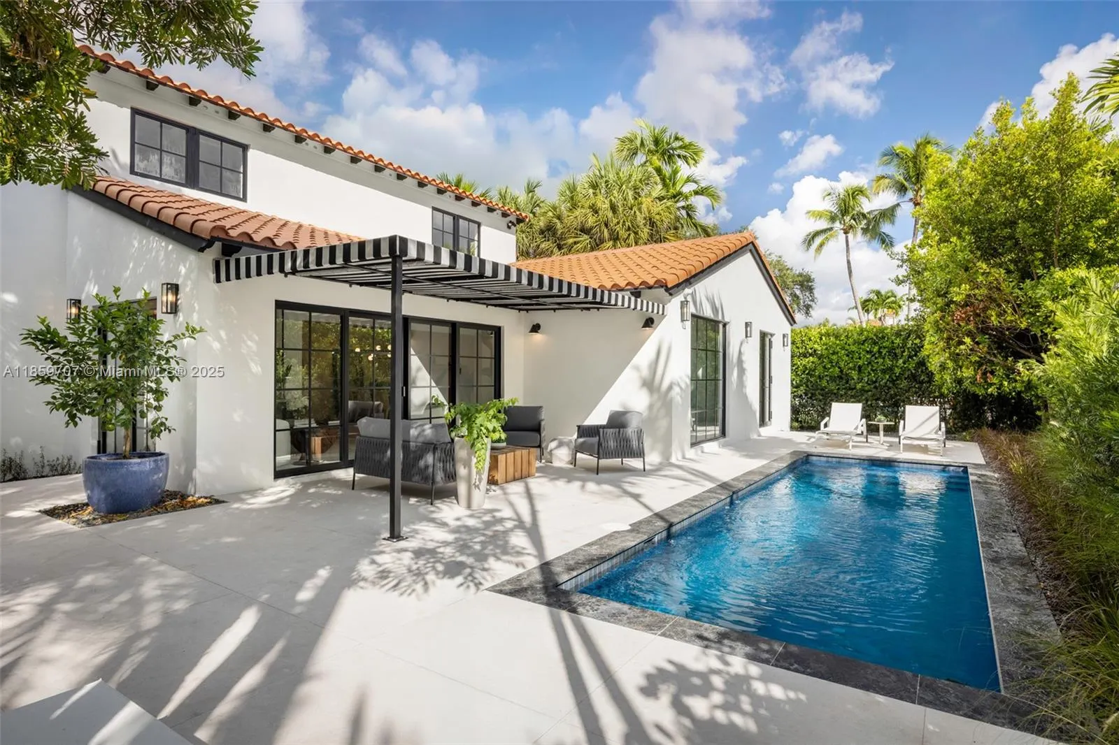 6811 Riviera Dr