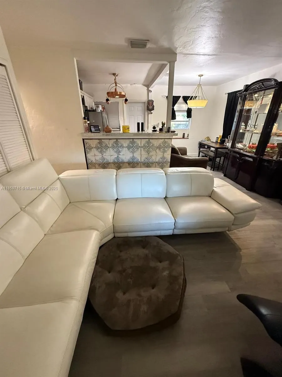 600 Minola Dr