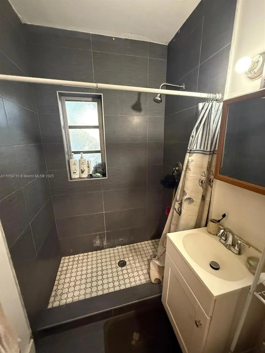 600 Minola Dr