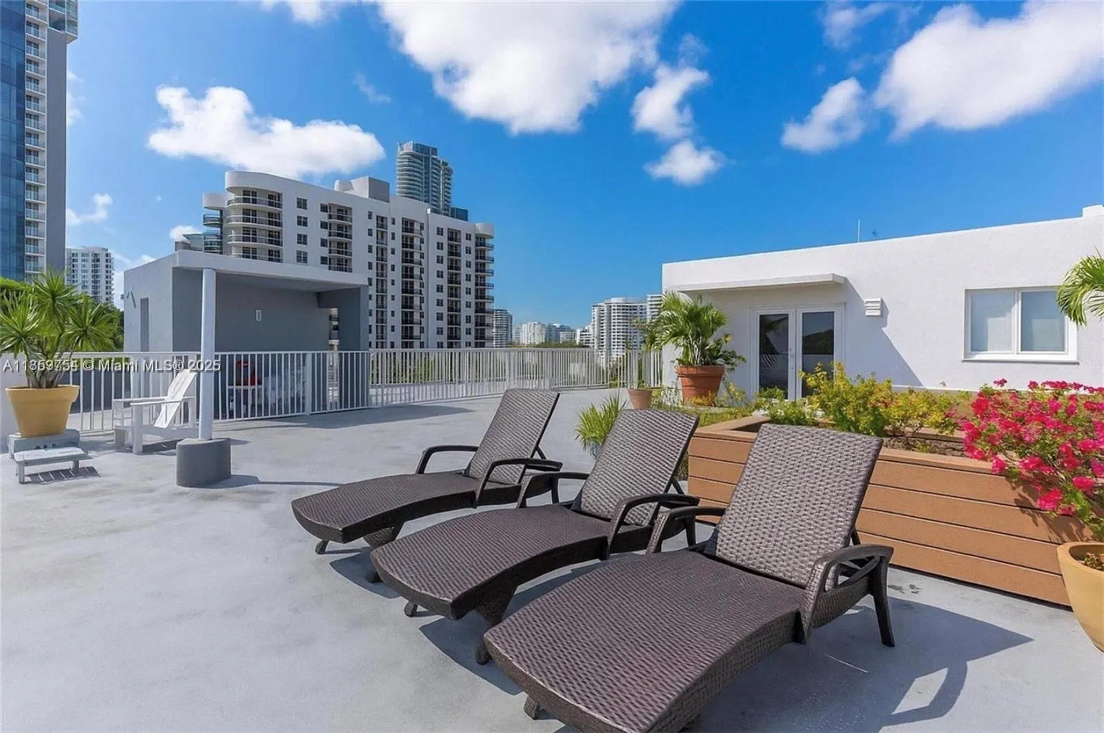 677 NE 24th St, #203