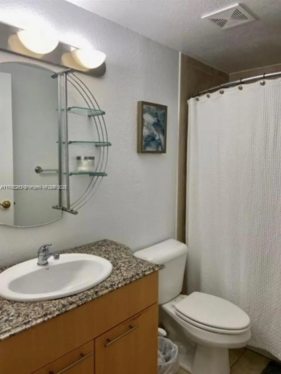 677 NE 24th St, #203