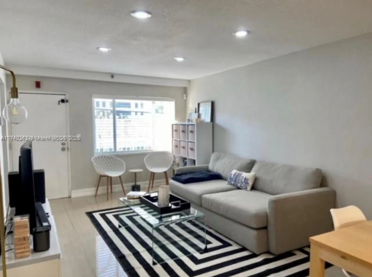 677 NE 24th St, #203