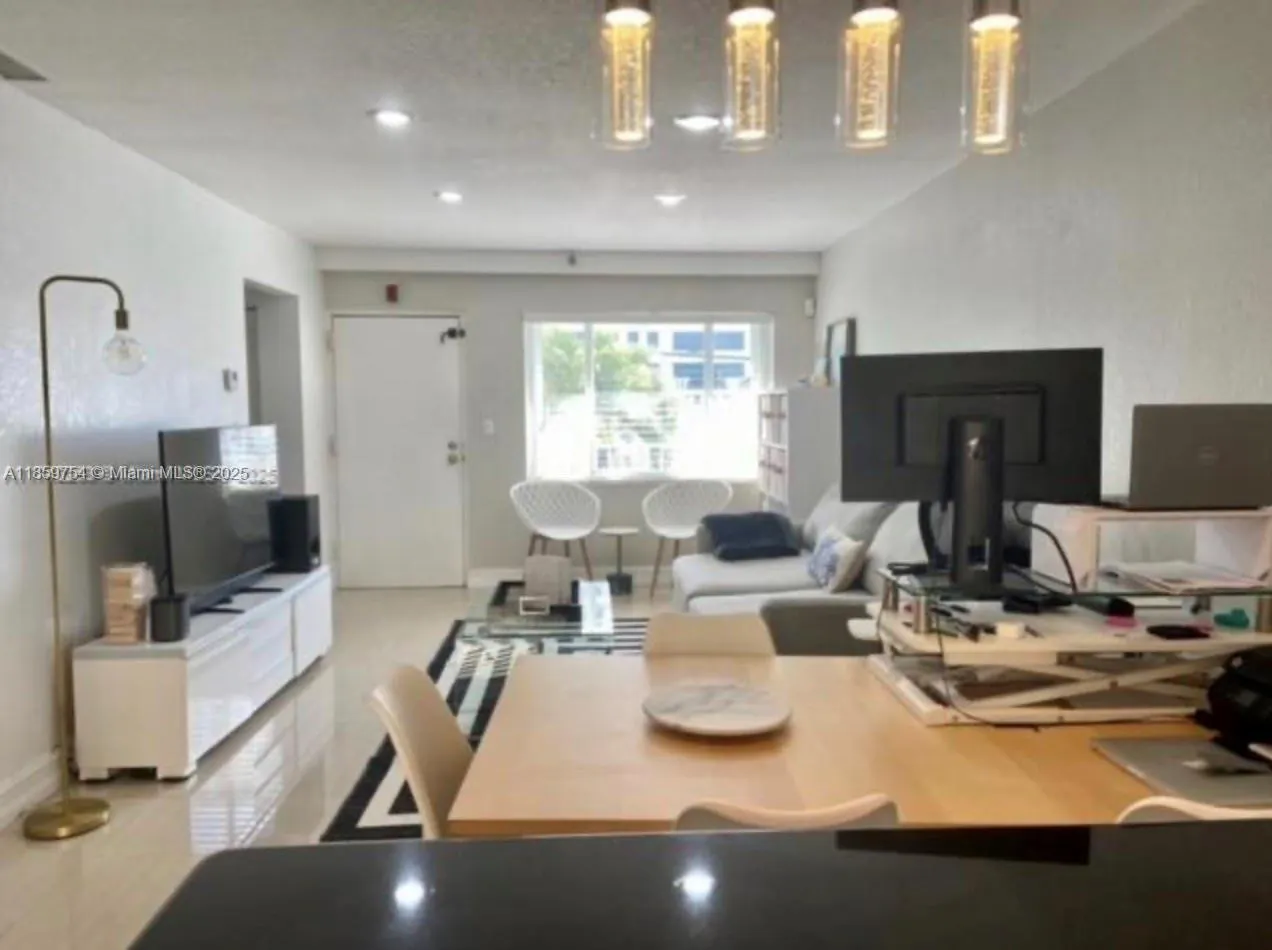 677 NE 24th St, #203