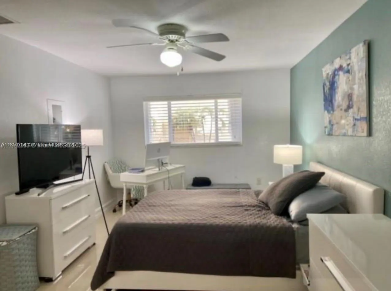 677 NE 24th St, #203