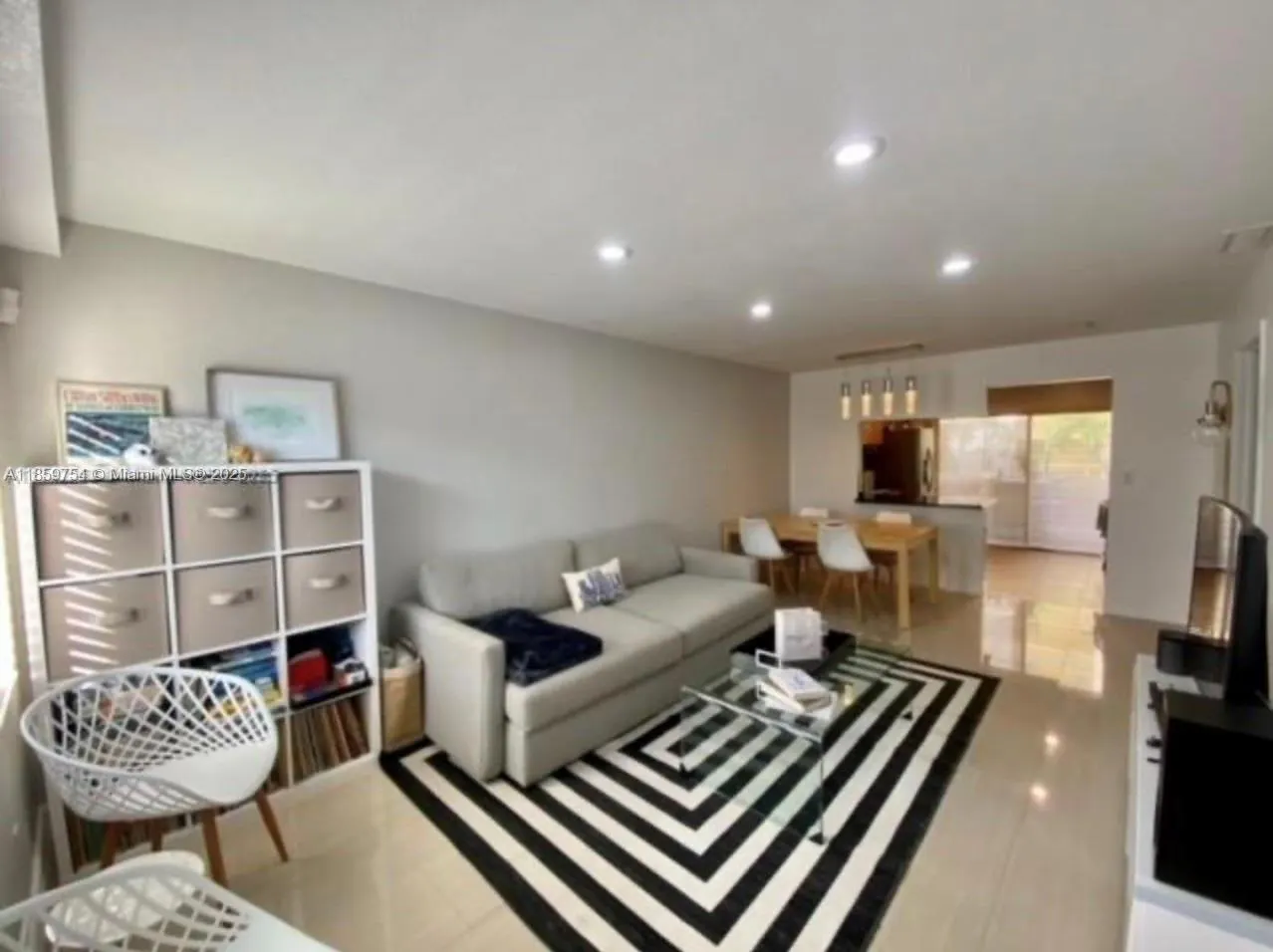 677 NE 24th St, #203