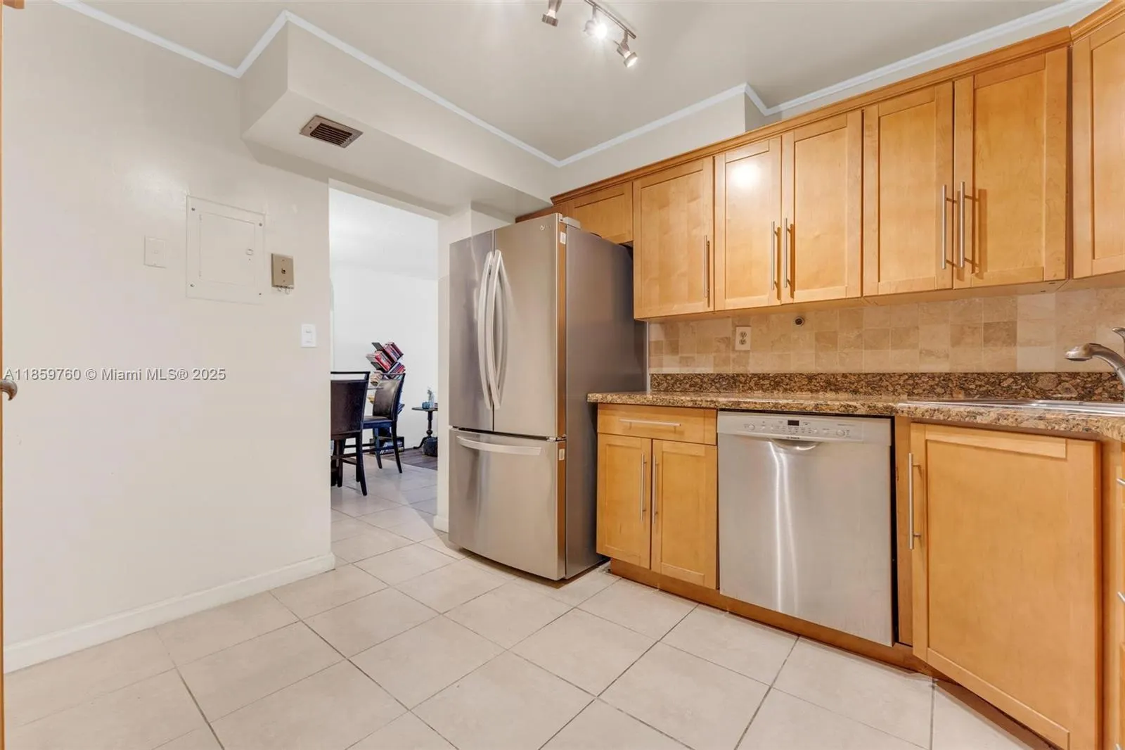 2780 NE 183rd St, #109