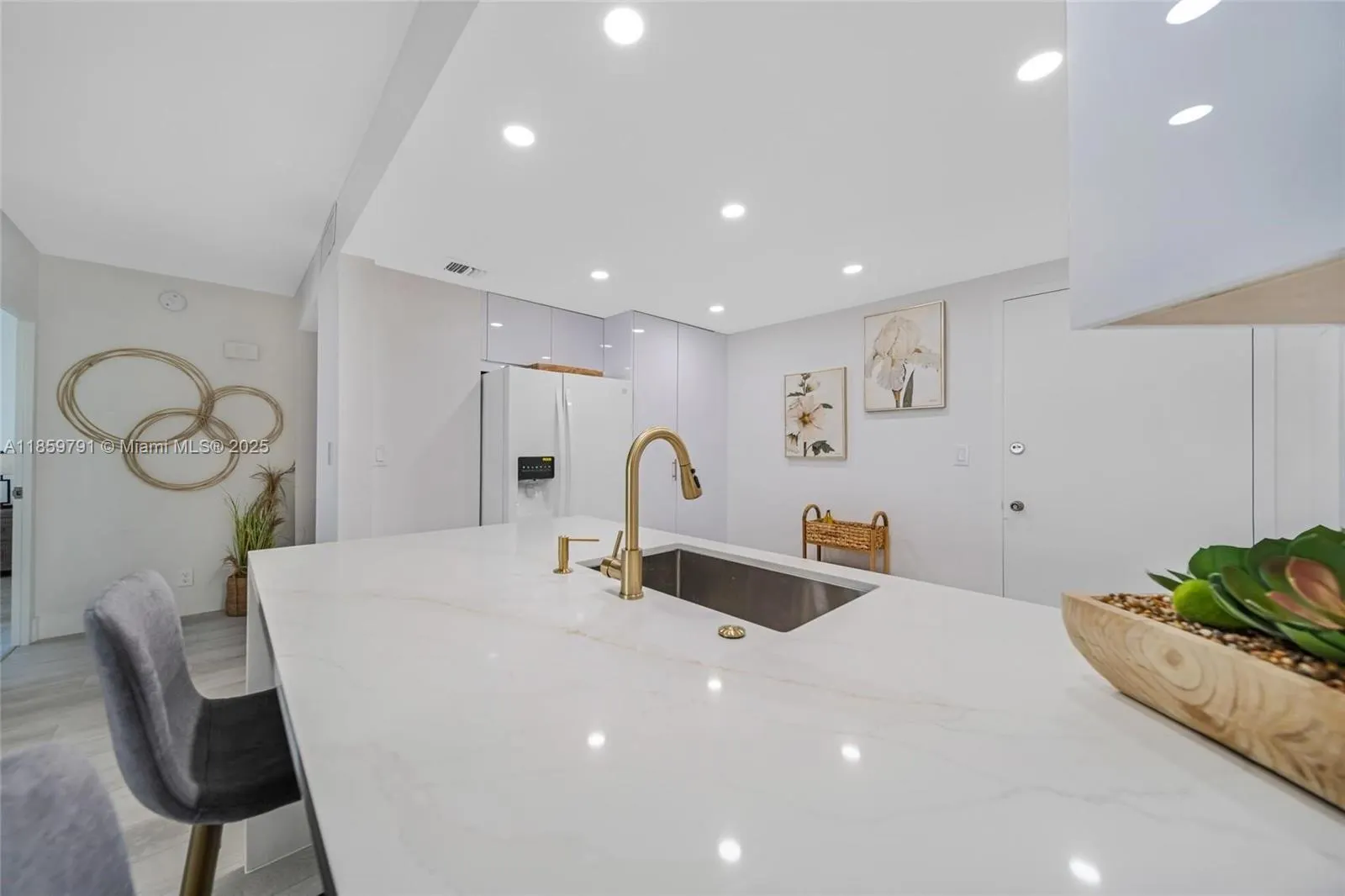 2100 S Ocean Dr, #5B