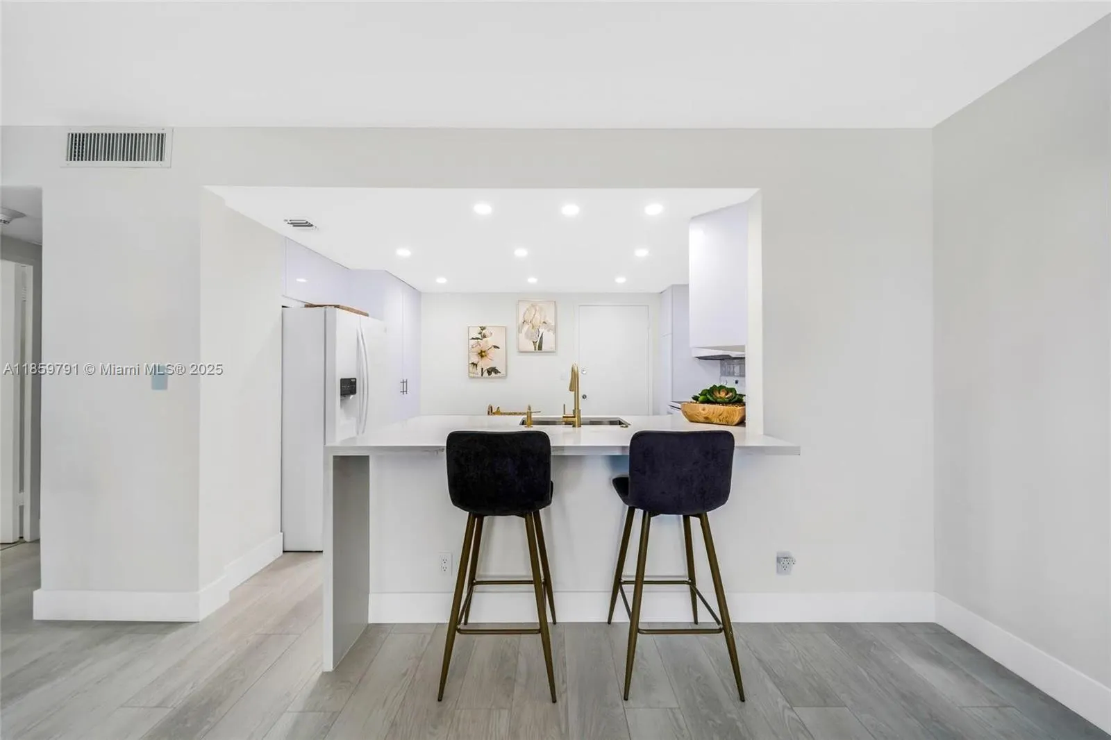 2100 S Ocean Dr, #5B