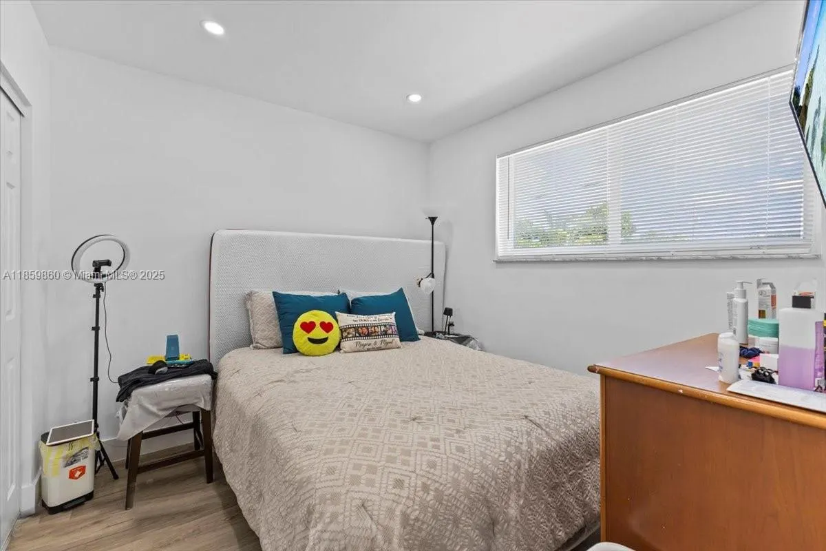 528 W 45th Pl