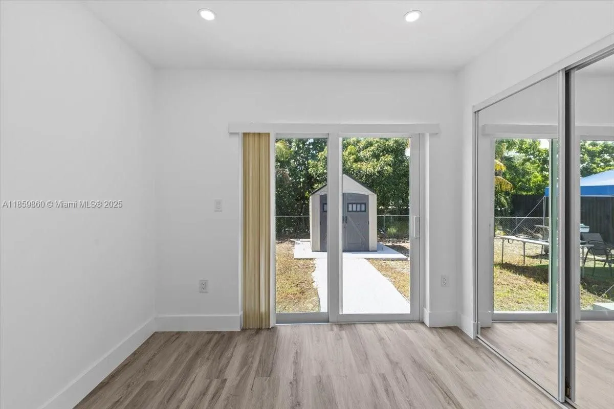 528 W 45th Pl