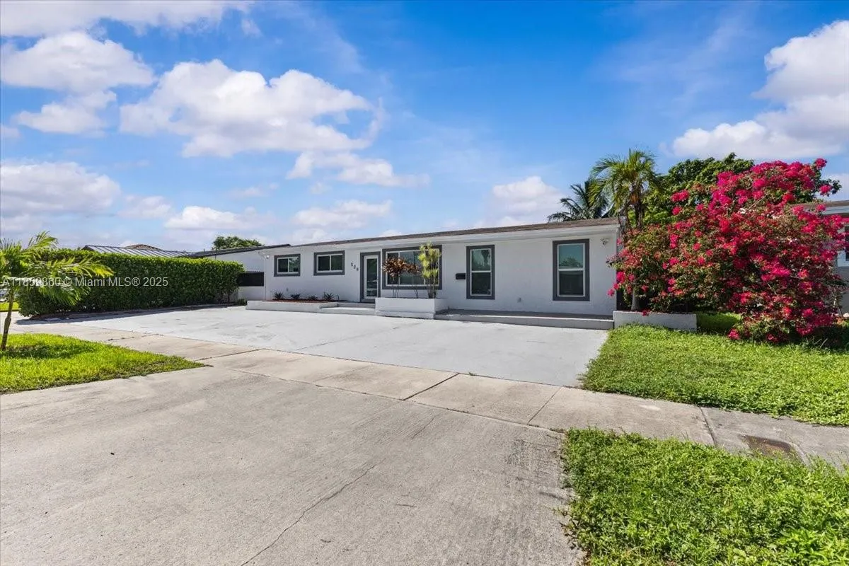528 W 45th Pl