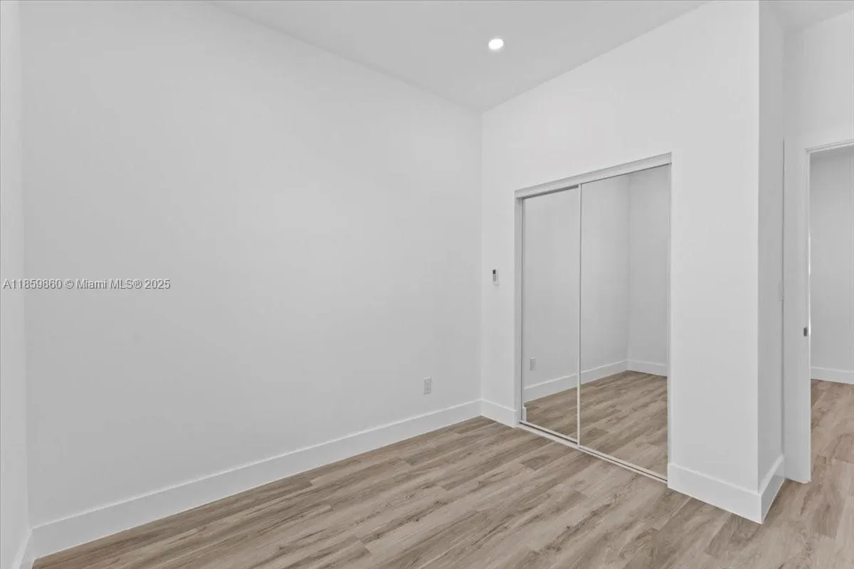 528 W 45th Pl