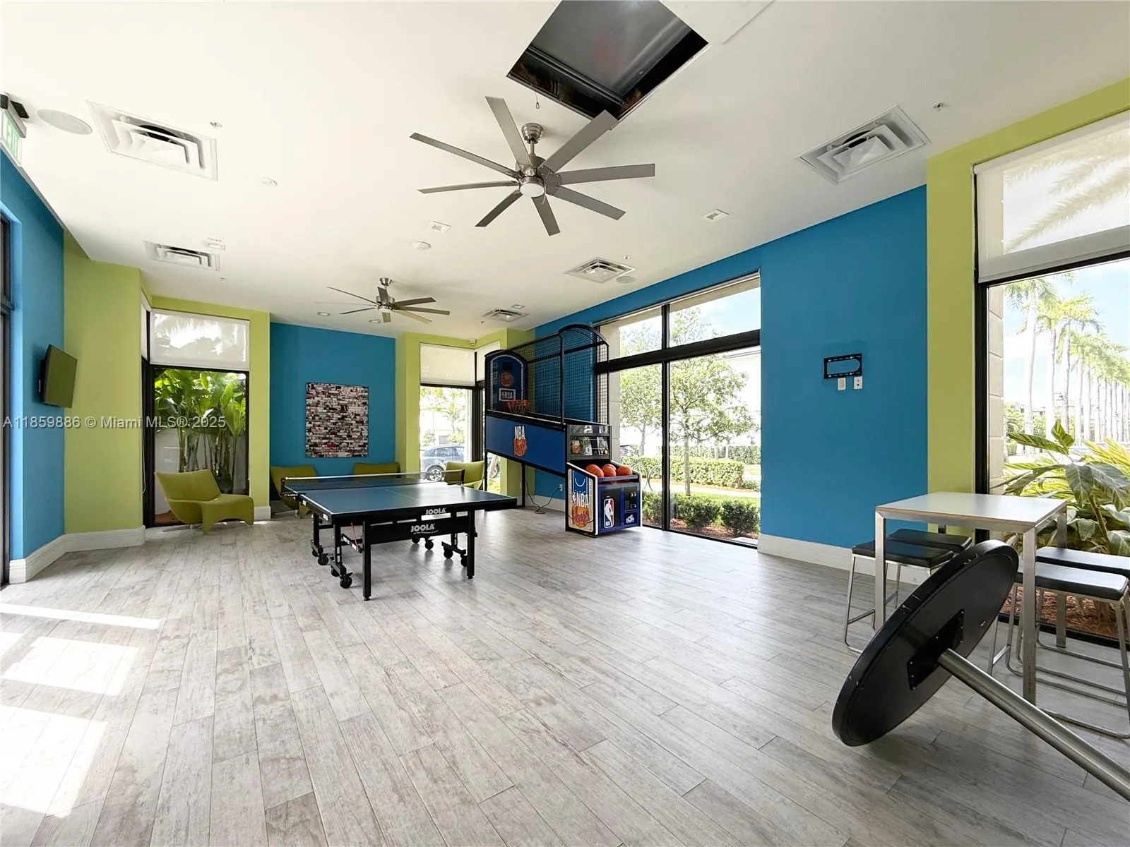 8162 NW 48th Ter