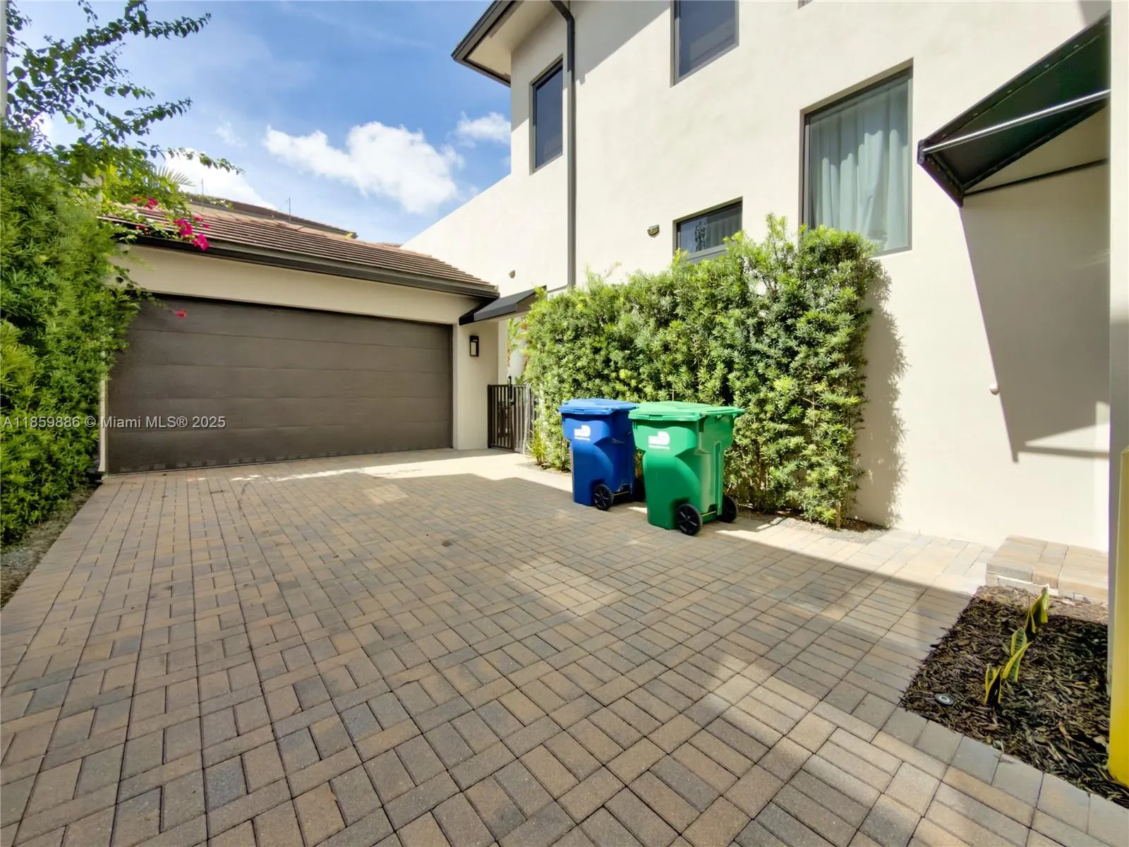 8162 NW 48th Ter