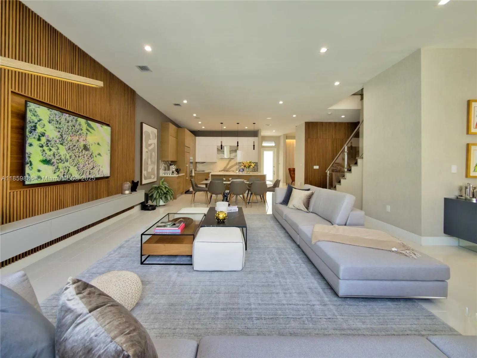 8162 NW 48th Ter