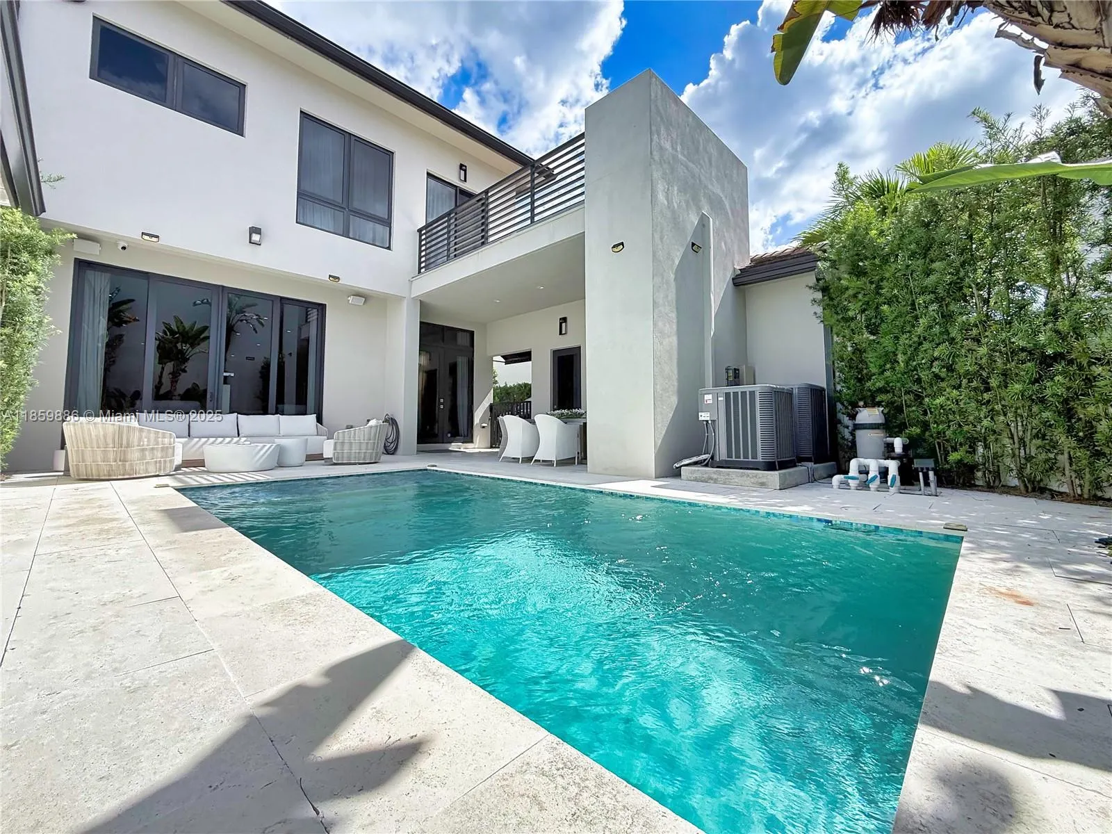 8162 NW 48th Ter