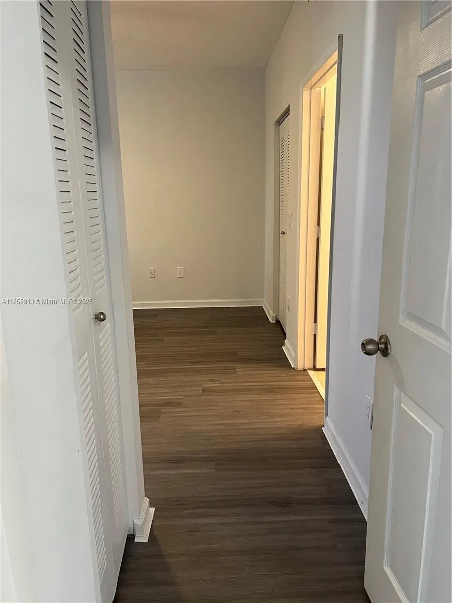 1919 Van Buren St, #818A