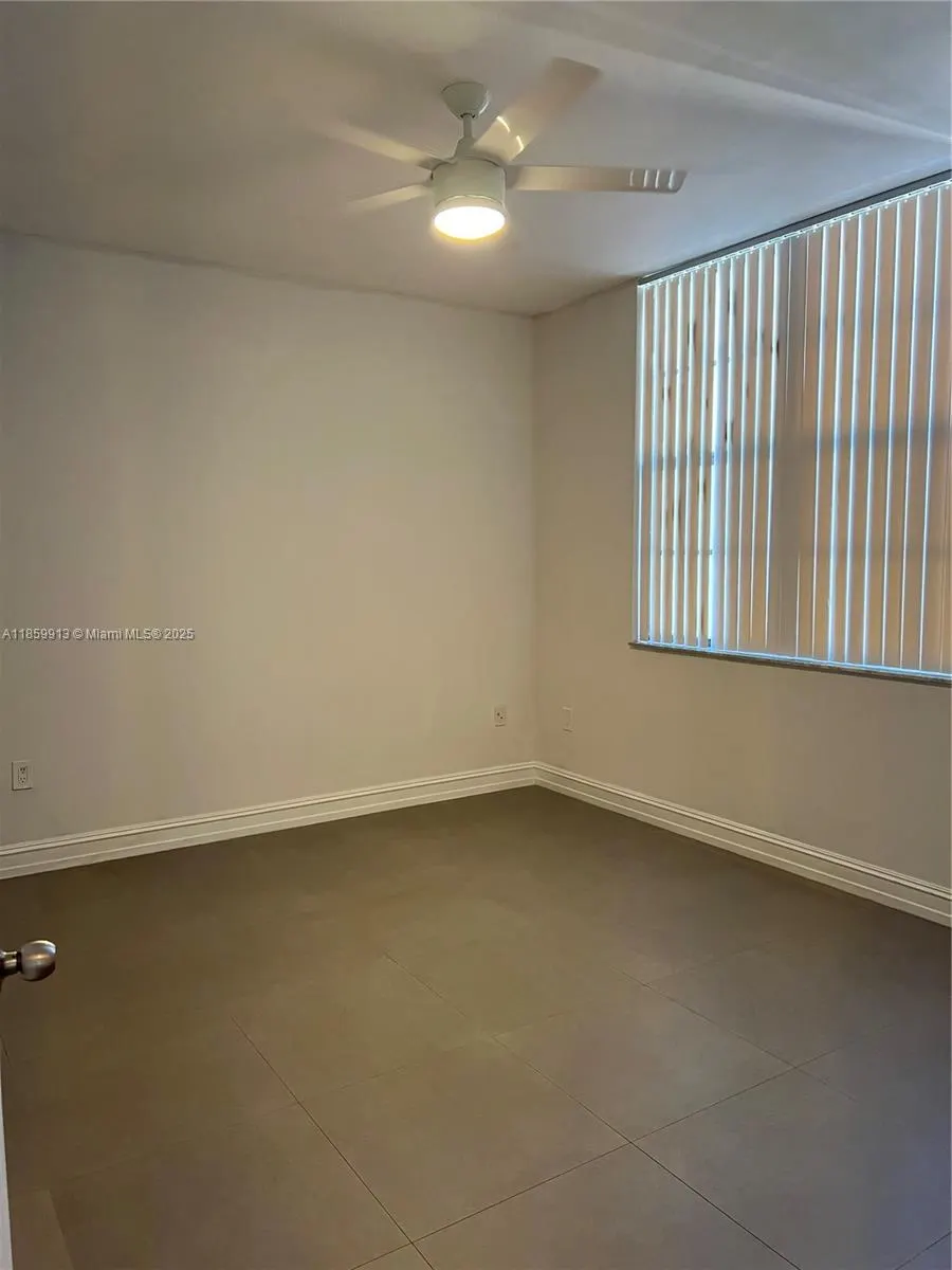 1919 Van Buren St, #818A