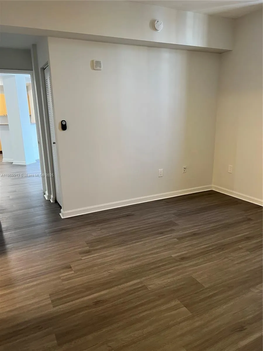 1919 Van Buren St, #818A