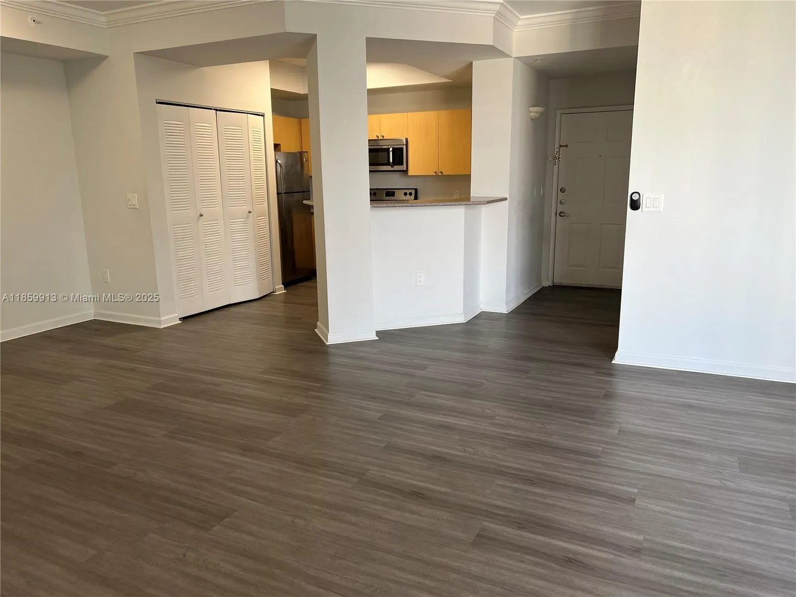 1919 Van Buren St, #818A