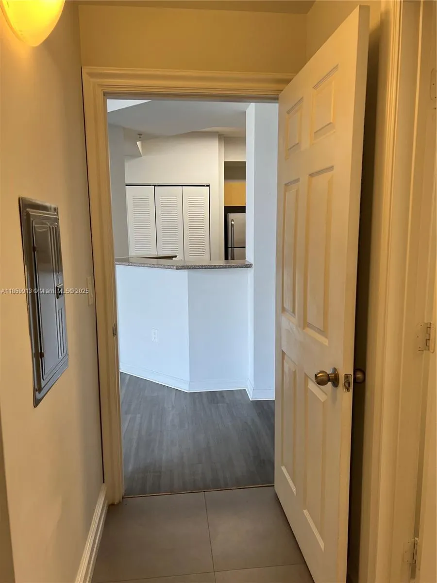 1919 Van Buren St, #818A