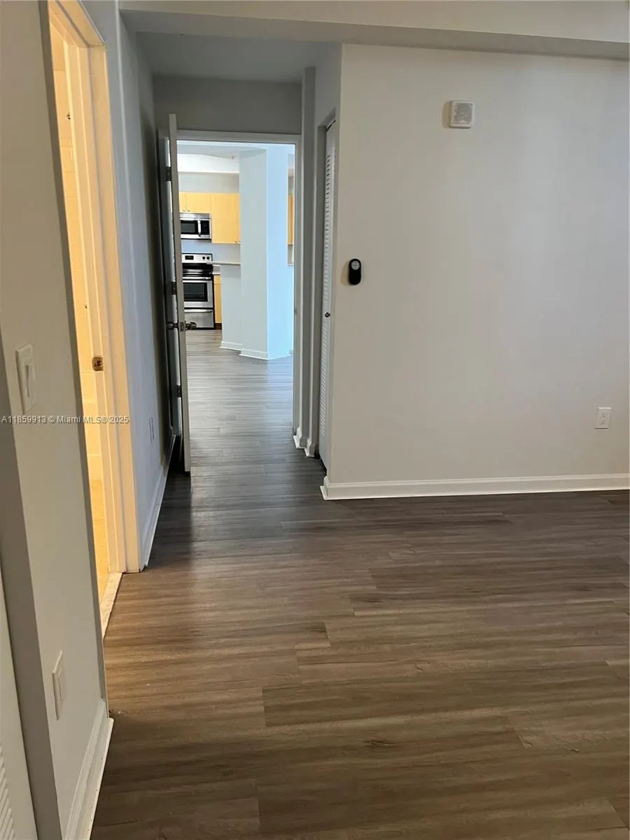 1919 Van Buren St, #818A
